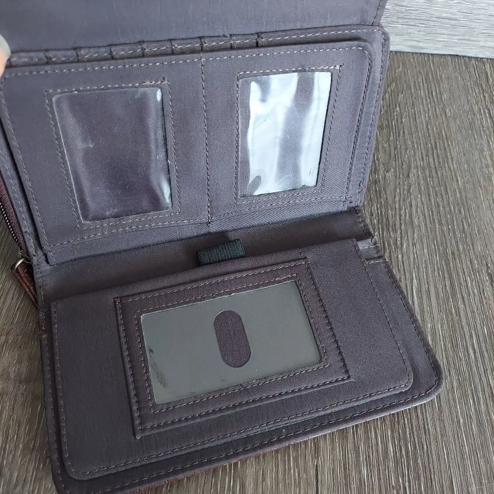 Croc Embossed Brown Wallet - Picture 5 of 9